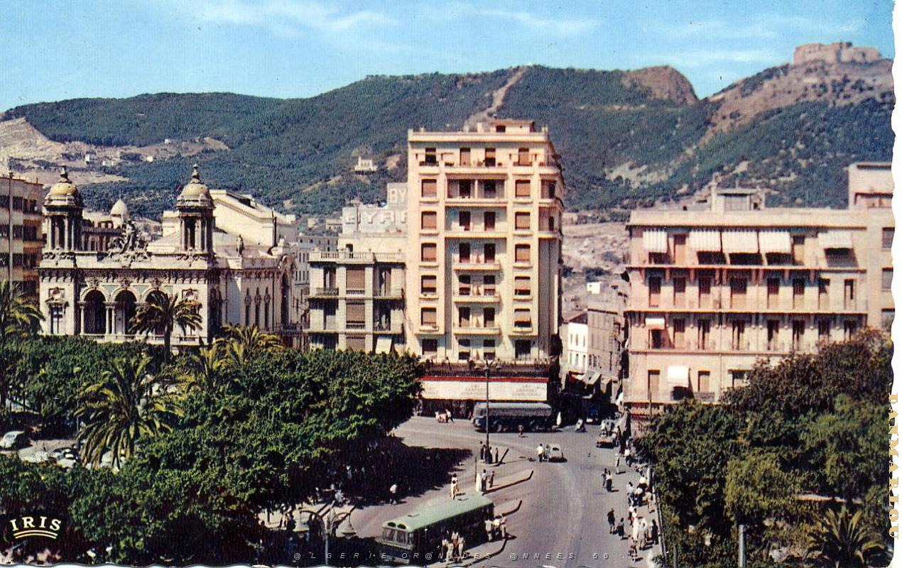 PA c- 032- Place d'Armes- trams et autobus.jpg